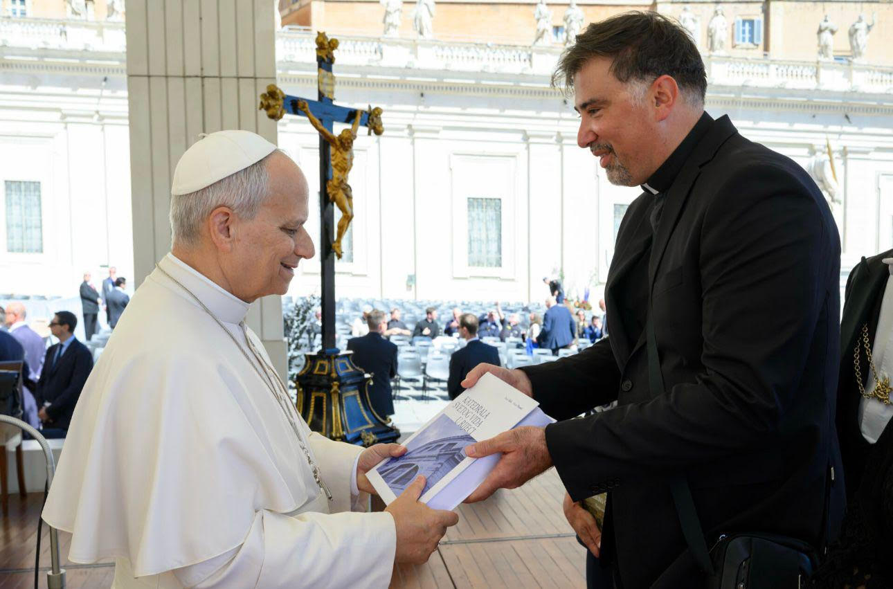 Papi Lavu XIV. uručena vrijedna monografija ‘Katedrala svetog Vida u Rijeci’